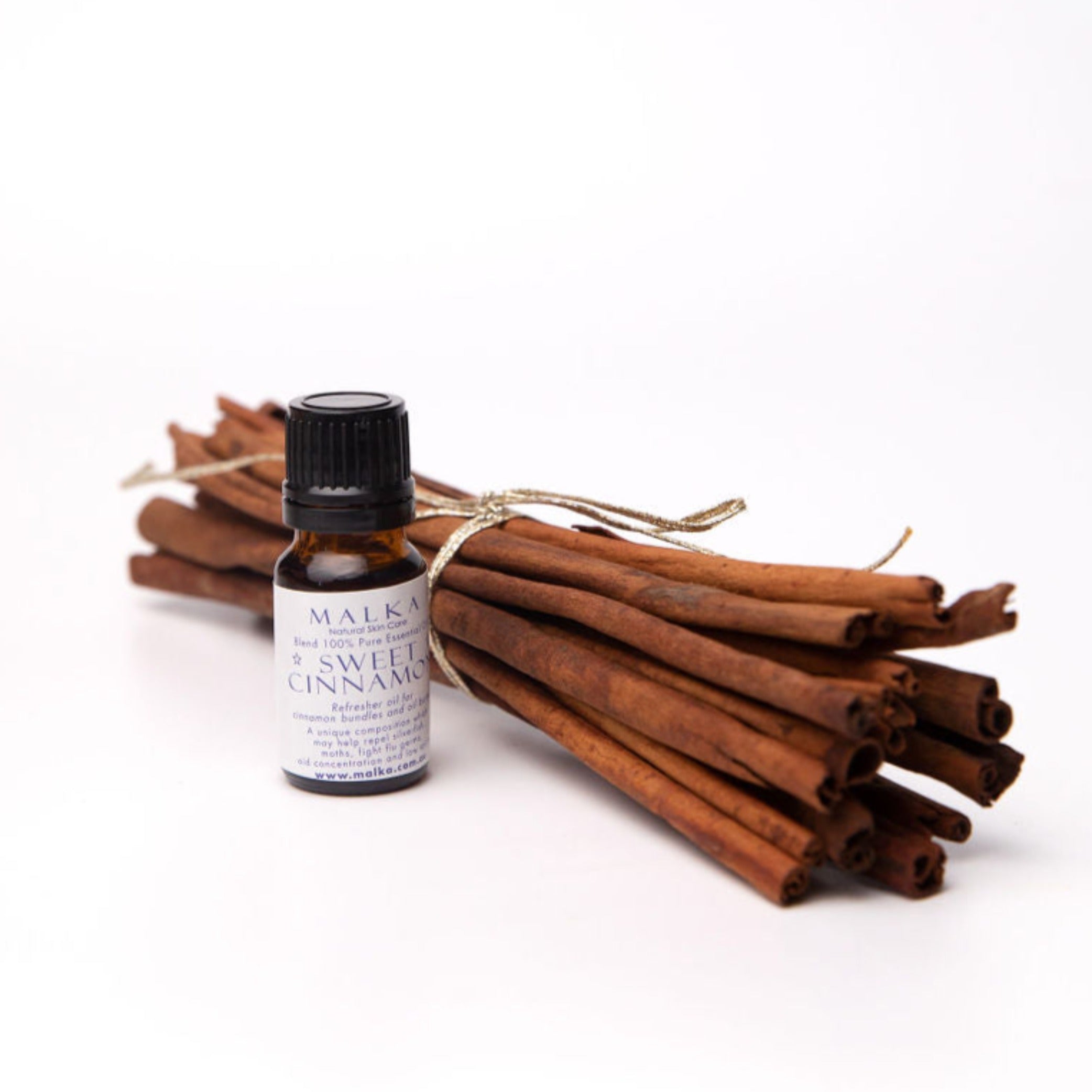 Malka cinnamon oil drops and cinnamon bunch